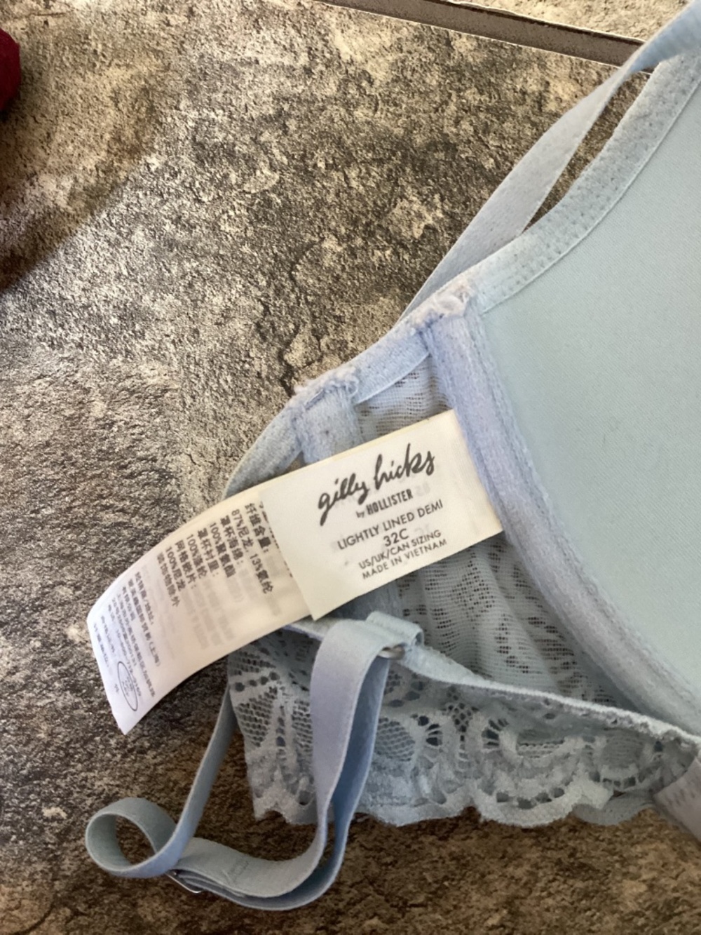 Six bras - Picture 7 of 8